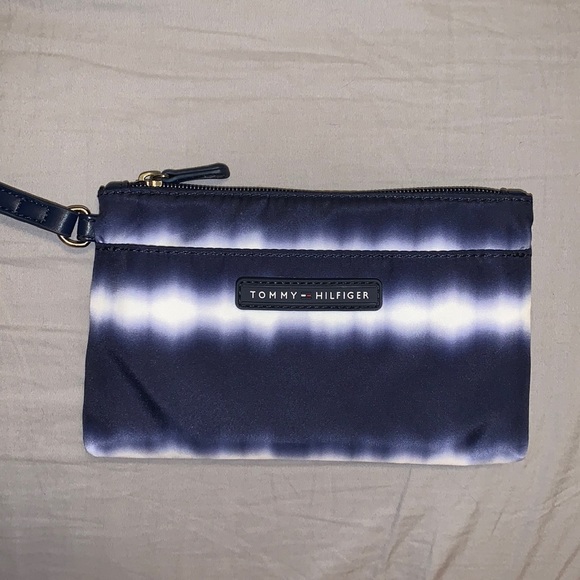 Tommy Hilfiger / Blue & White Wristlet - Picture 1 of 8